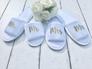 Mr and Mrs • Bridal slippers • Honeymoon • Bridal Party • Newlyweds • Wedding Slippers • Personalised Spa Slippers • Spa Slippers • Gift • Personalised Bridal Party Slippers