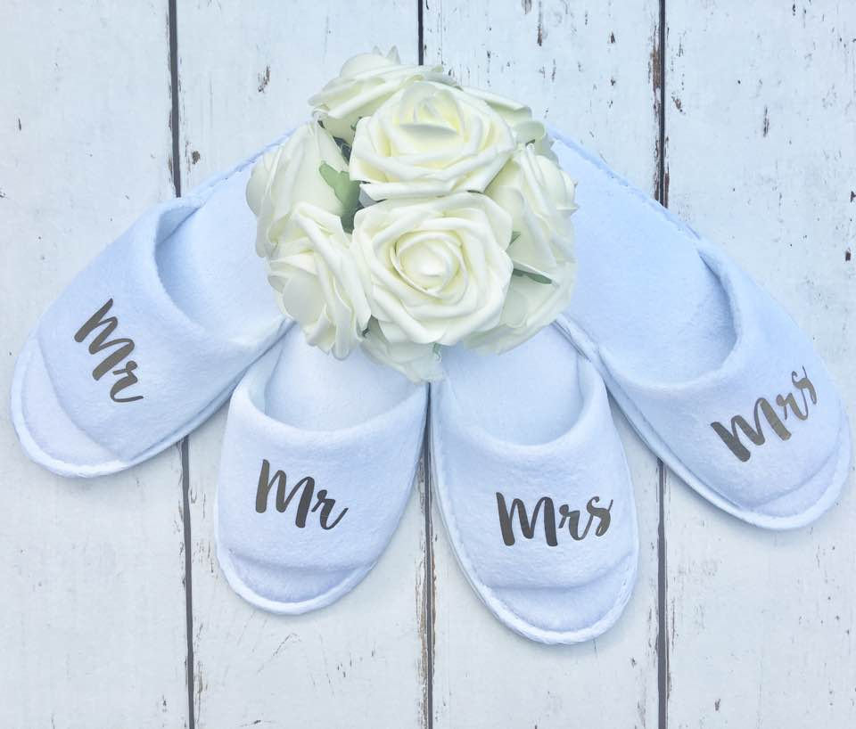 Mr and Mrs • Bridal slippers • Honeymoon • Bridal Party • Newlyweds • Wedding Slippers • Personalised Spa Slippers • Spa Slippers • Gift • Personalised Bridal Party Slippers